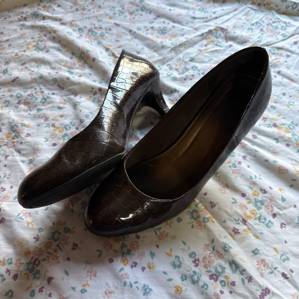 comfort plus by Predictions Dark Brown Croc-Embossed Heels